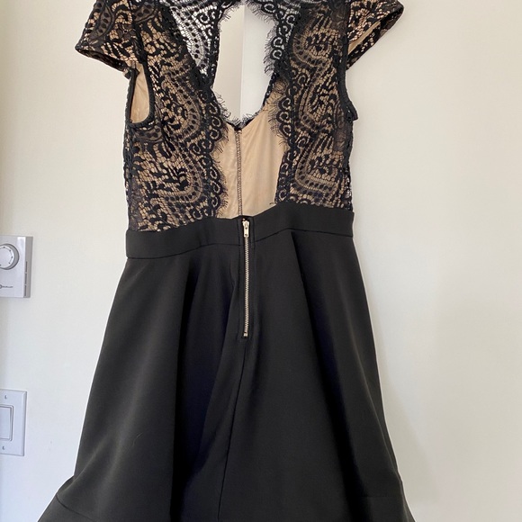 Black swing dress with eyelash lace - Picture 2 of 3